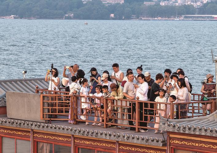 船上的游客