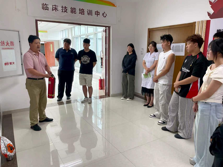 秦皇岛返乡大学生走进秦皇岛市中医医院开展志愿服务
