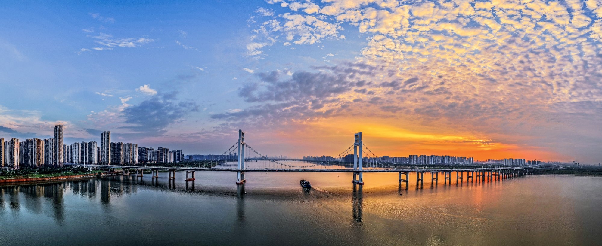 南昌：洪州晓霞（图）
