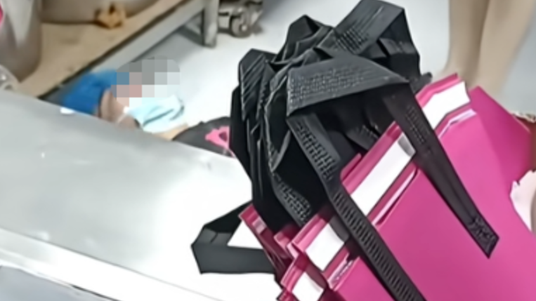 炸鸡店外卖爆单致店员压力大到崩溃痛哭，疑出现呼吸碱中毒现象，看完这一幕你想说什么？