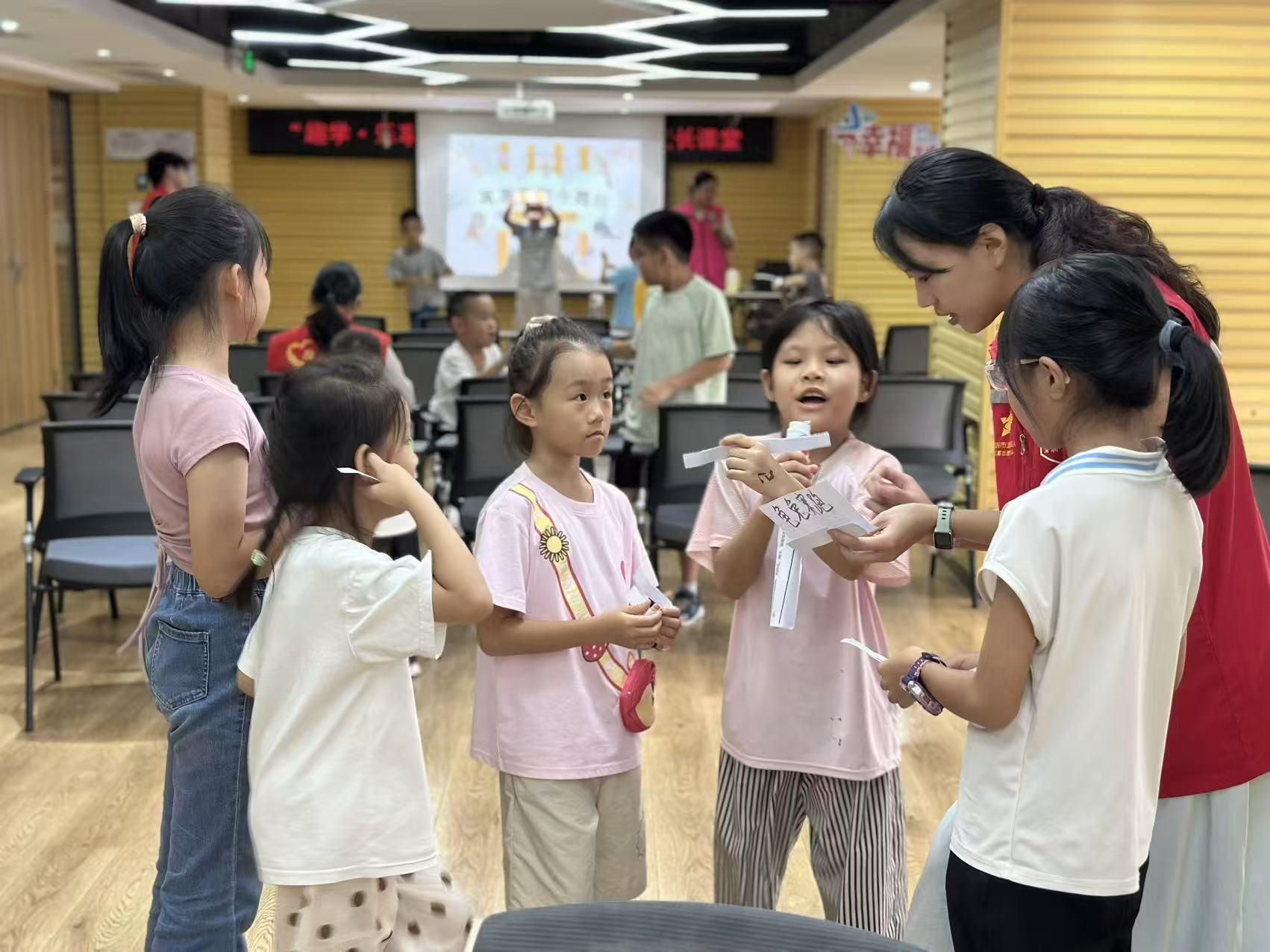 621小时！深圳这群大学生把暑假过成了“职场进阶记”  ——龙华区龙塘社区“展翅计划”
