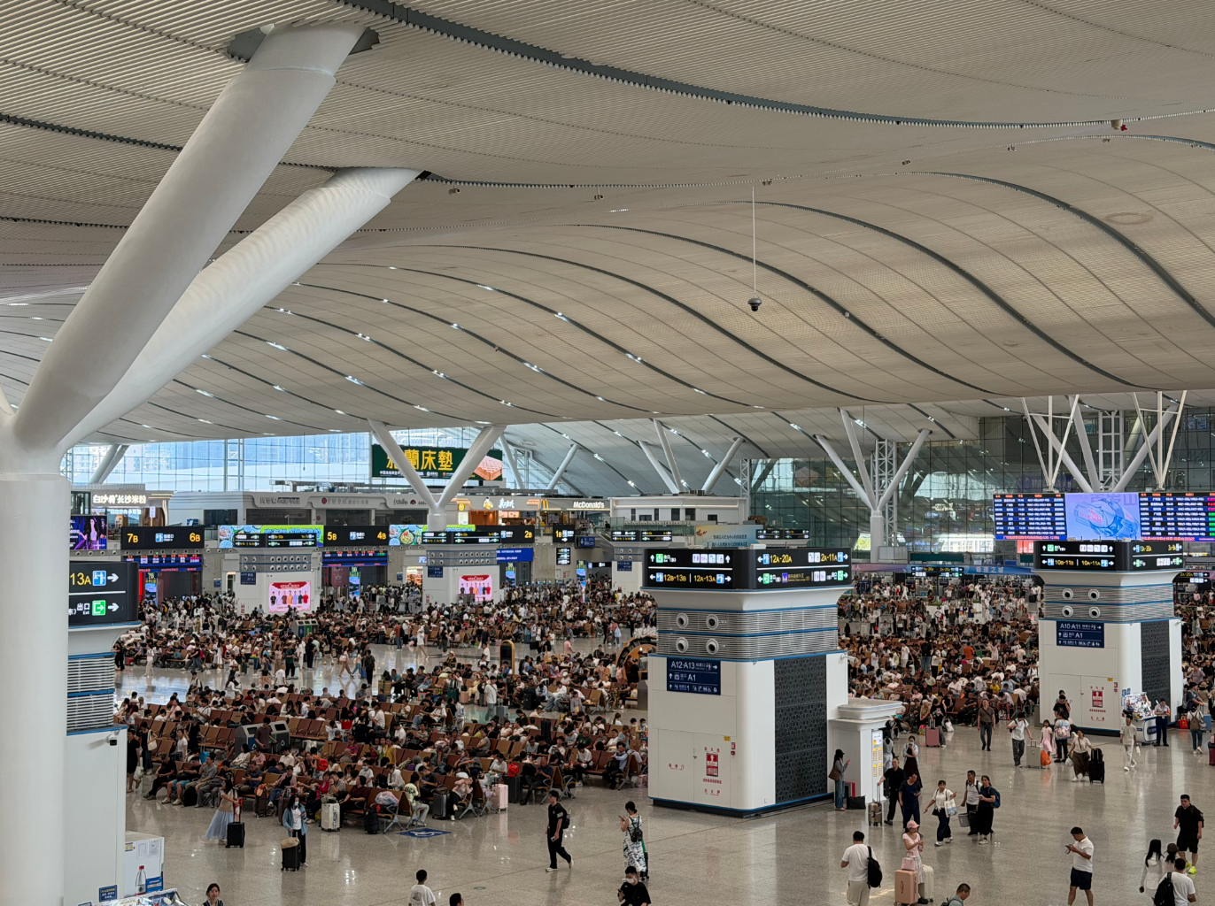 暑运以来深圳铁路累计客流超2400万人次
