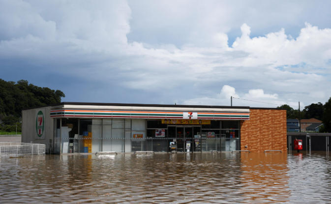 日本千叶县破纪录暴雨酿洪灾,40万人受灾8人死亡