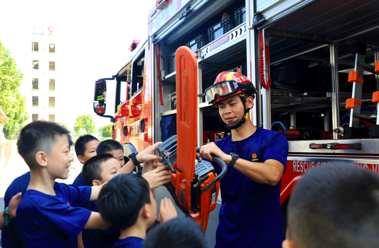 九江湖口：红领巾遇见火焰蓝 消防夏令营守护少年平安暑假