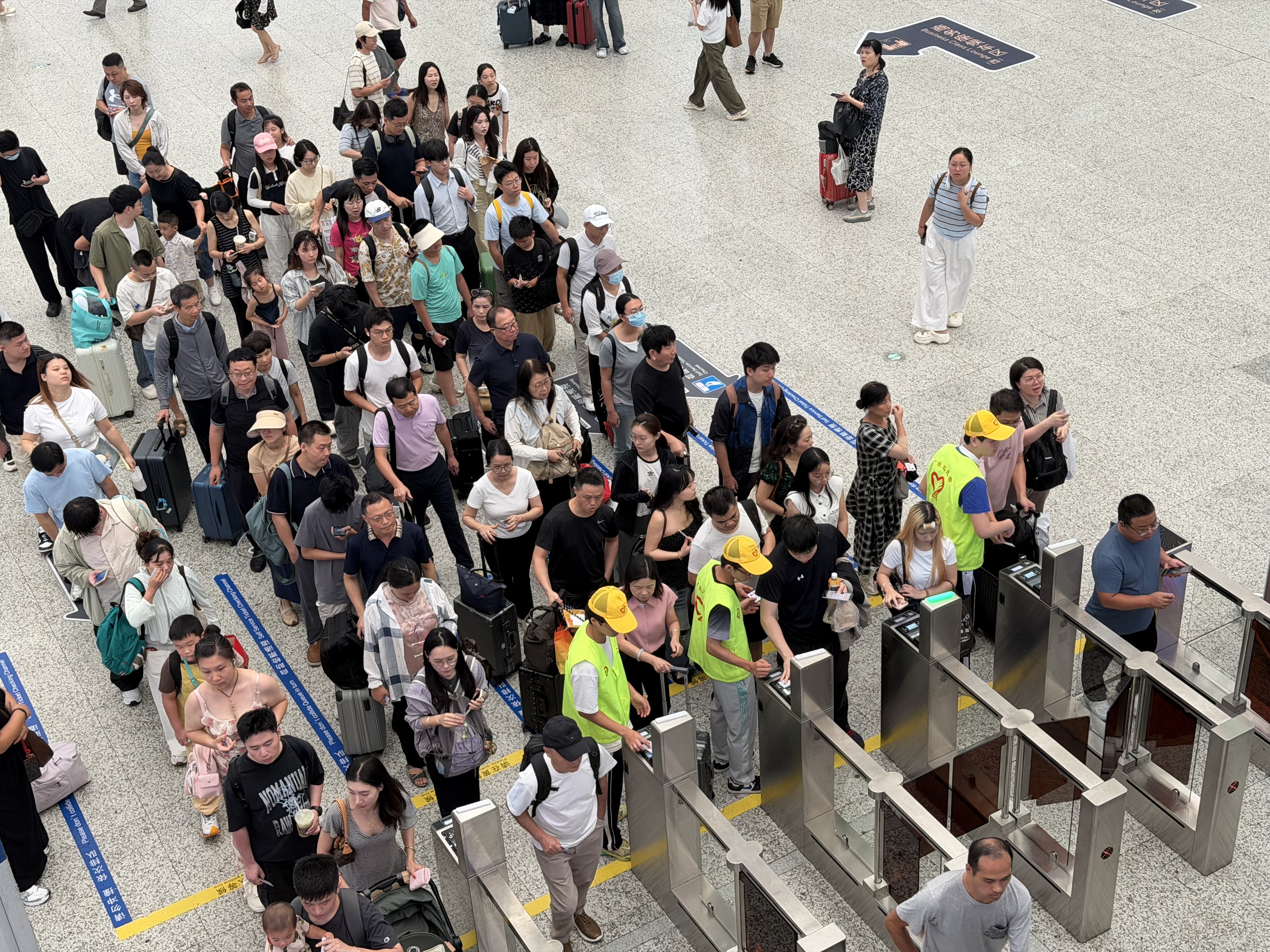 深圳铁路推出暑期精品线路  首开湾区至湖北咸丰动卧列车站站有看点