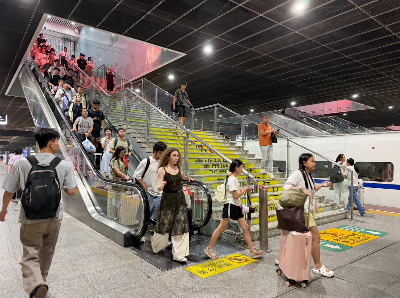 暑运以来深圳铁路累计客流超2400万人次