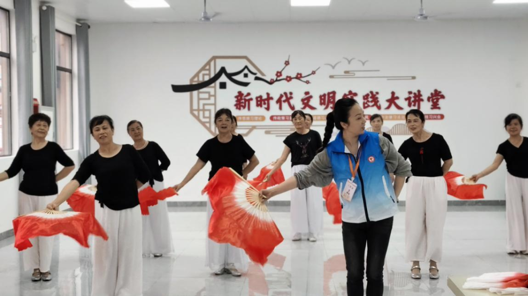 文艺导师为社区艺术团提供专业文艺表演指导