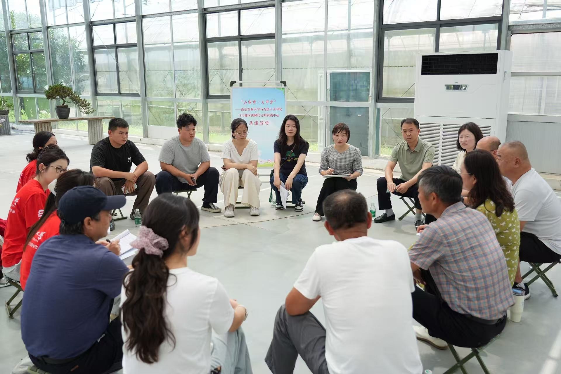 从“国家话语”到“泥土叙事” 荷甲师生行走江苏乡村解码理论落地路径