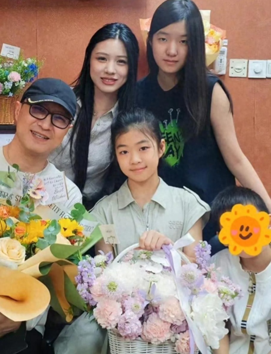 章子怡阿那亚带娃度假状态反差大