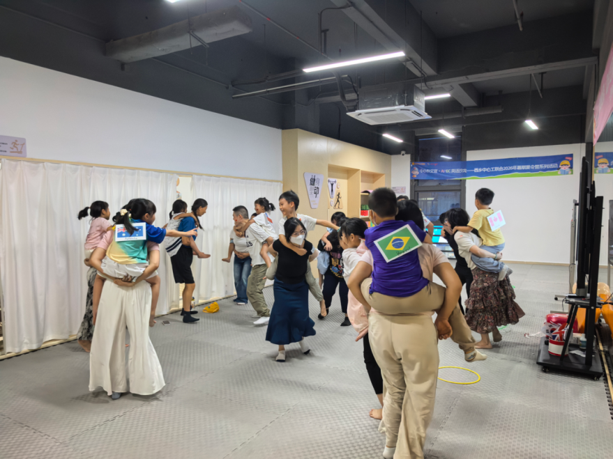 联动党工共建 做实暖心暑托——西乡中心工联会“创意研学+AI托管”夏令营顺利开展