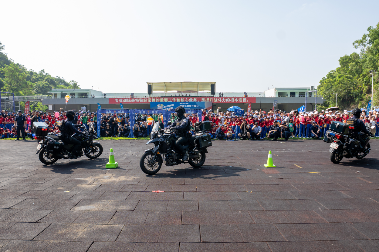 特警战力赢喝彩 少警热情燃警营 深圳公安举办2026年常态化警营开放日特警支队专场活动