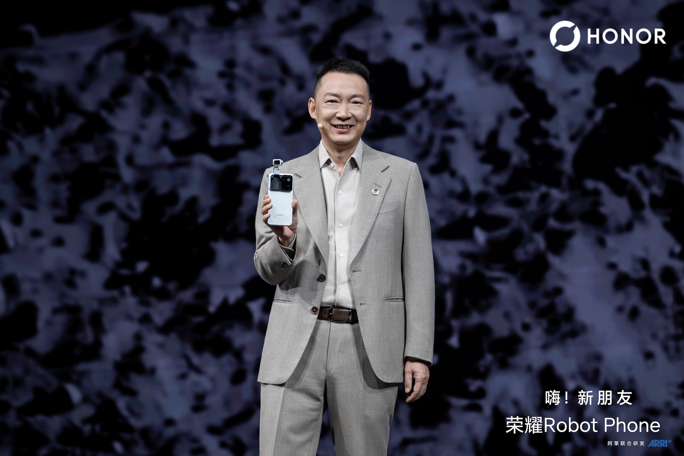 荣耀李健:承接Robot Phone AI、影像能力,Magic9于9月发布