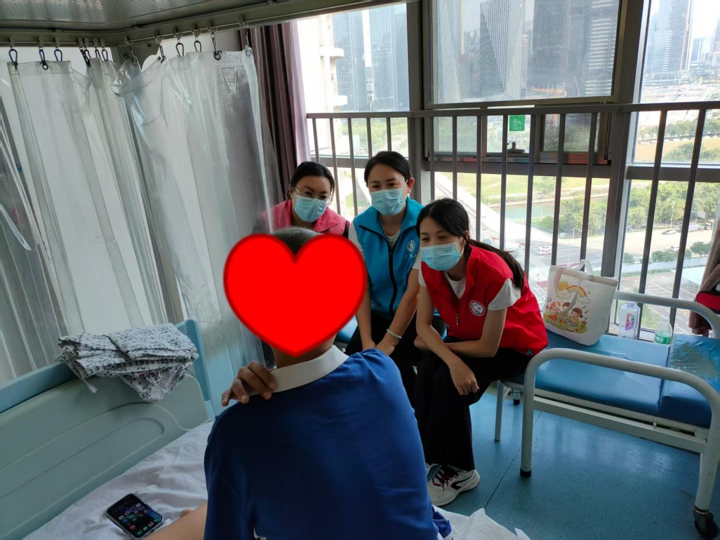 西乡街道河东社区多方爱心联动为辖区患病孤儿筹集善款
