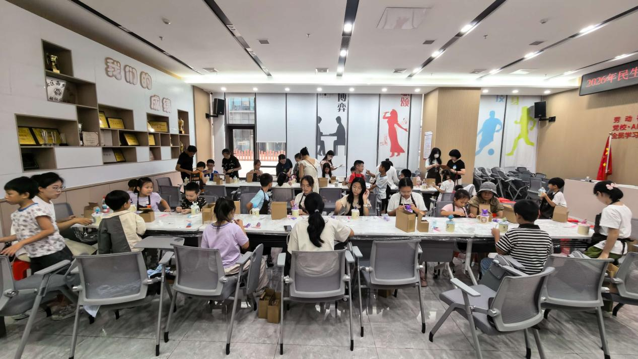 西乡街道劳动社区开展“匠心巧手”活动
