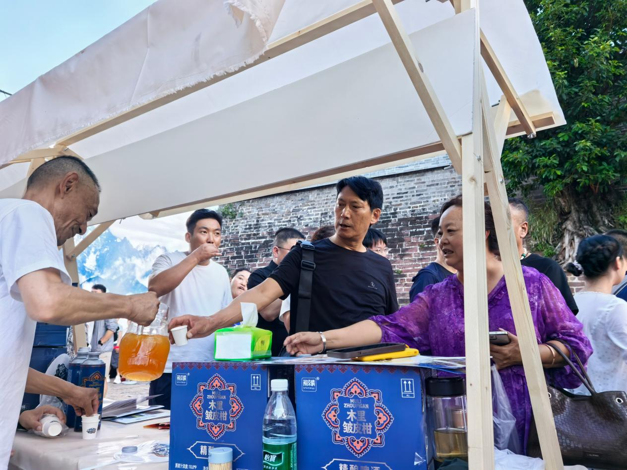 火把盛会遇藏乡珍味|木里第四届松茸文旅节亮相建昌古城,皱皮柑精酿广受好评