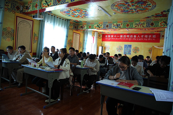 培训班学员们认真听课
