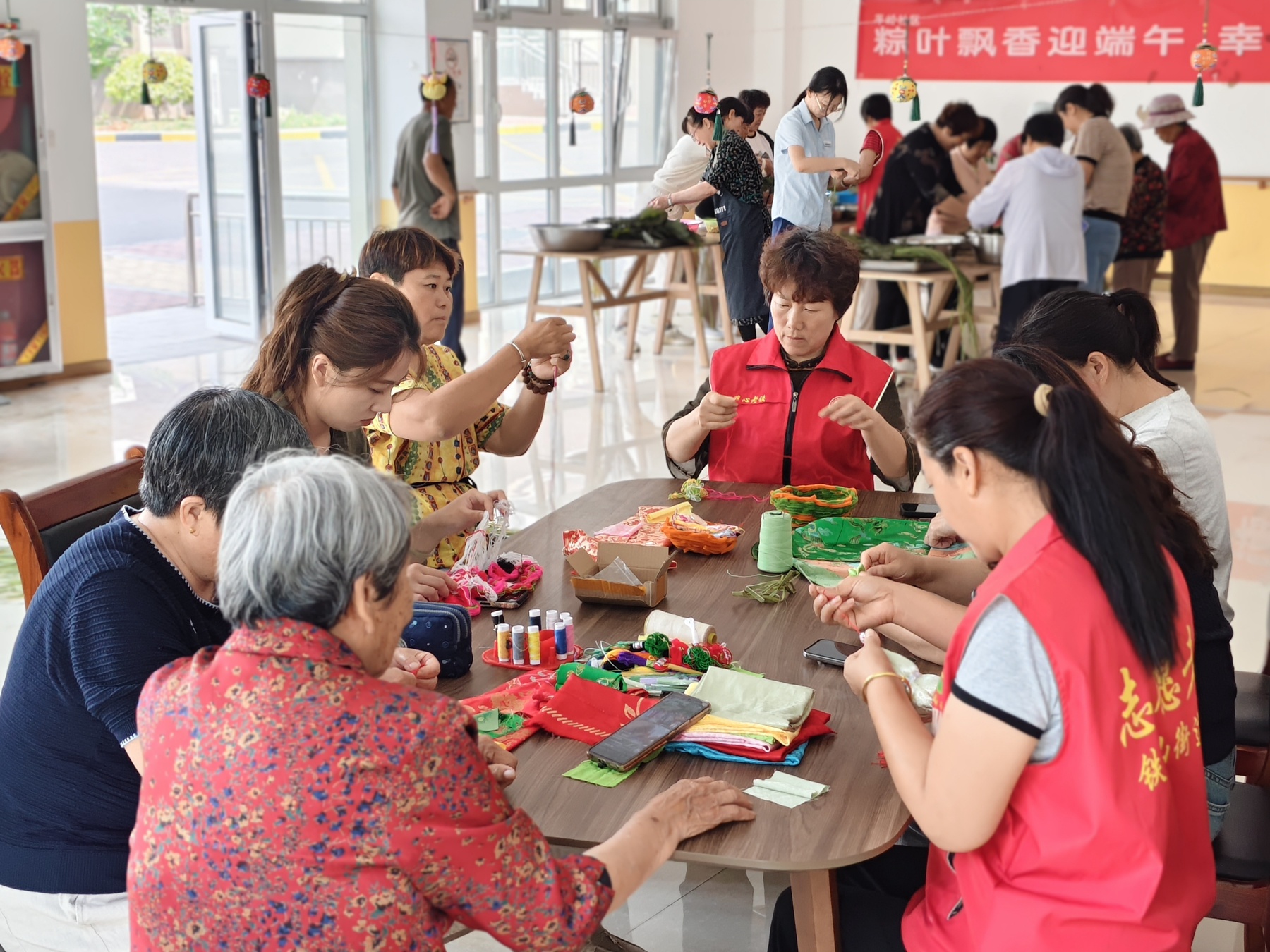 青岛乡里乡亲|文明乡风好人好事 “暖心老铁”志愿队:银发聚微光,点亮山里新风光