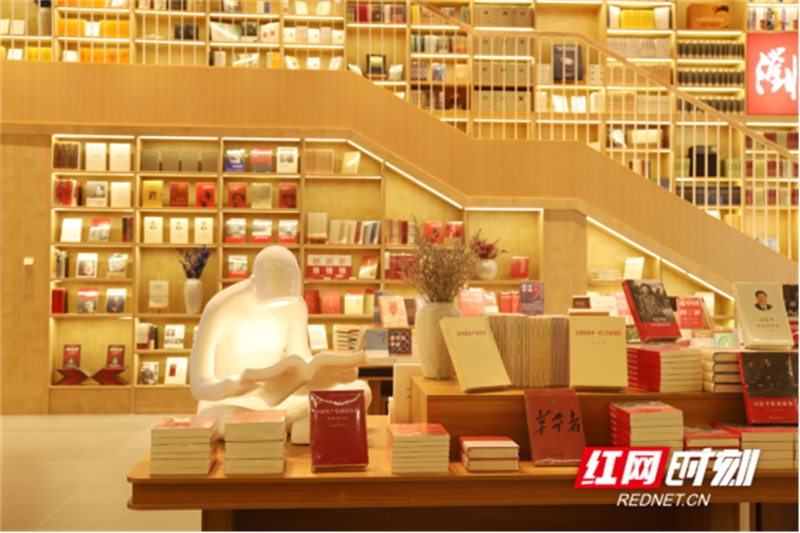 浏阳中心书城大厅02.png