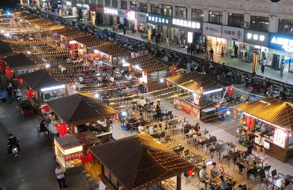 金塔县金关夜市人气正旺
