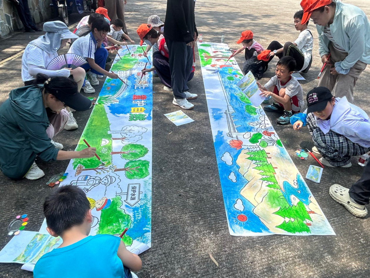 西乡街道富华社区亲子家庭走进铁岗水库 画笔下描绘绿水青山