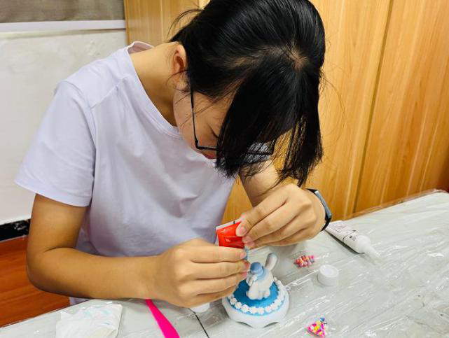 西乡街道南昌社区开展裱花马克杯DIY手工活动