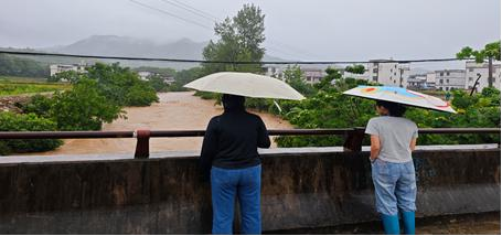 巡查发现河道水位上涨迅速