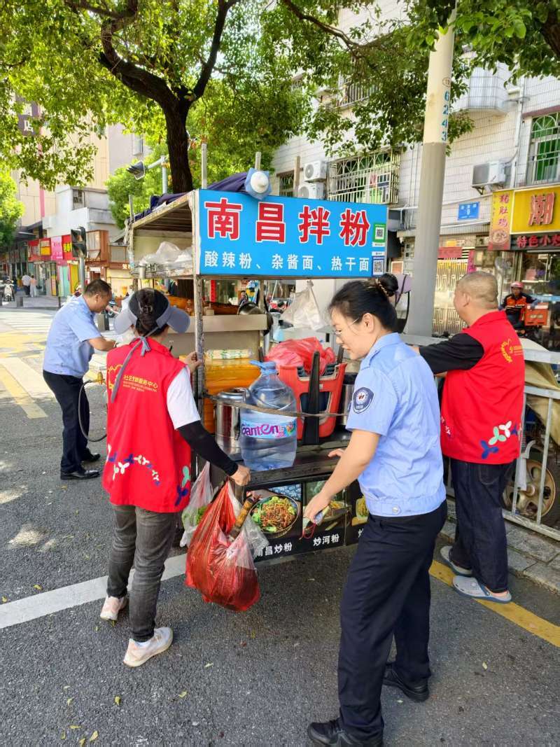 整治占道乱停放 西乡街道盐田社区开展金海路交通专项整治