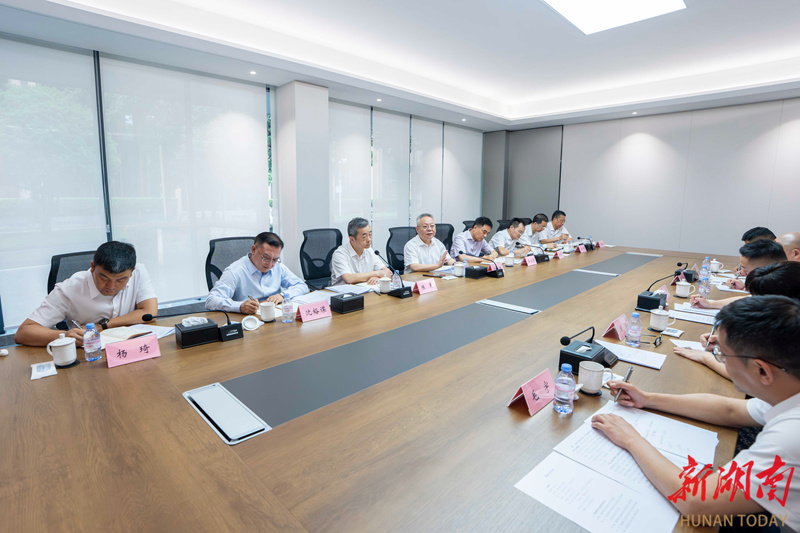 8月11日，沈晓明调研湖南博深实业集团有限公司，并与企业负责人座谈交流。