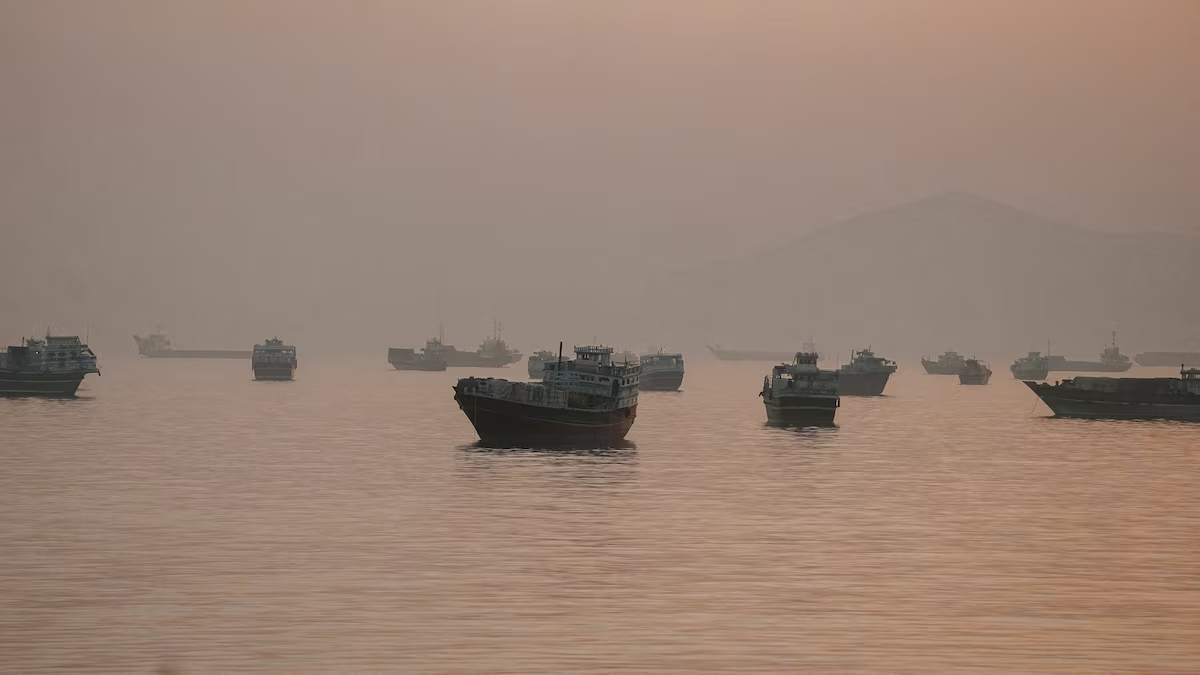 霍尔木兹对峙升级!伊朗称“完全掌控”海峡 美防长威胁“无限期” 封锁