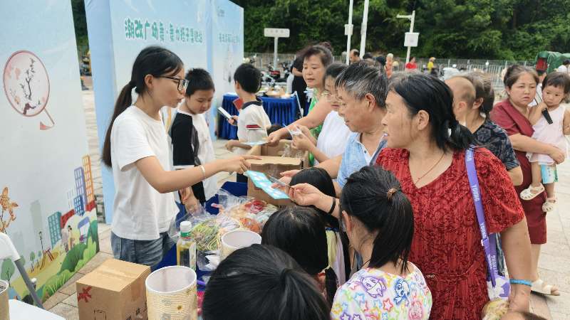 西乡街道盐田社区“银发主理人·潮玩搭子局”主题游园活动