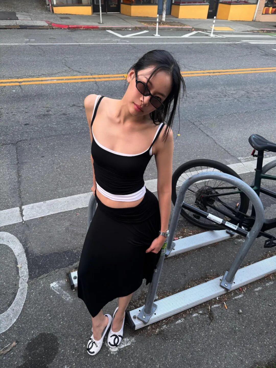 为什么时髦女孩都爱细吊带？