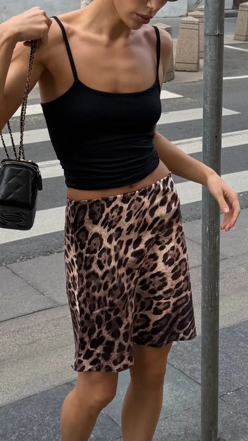 为什么时髦女孩都爱细吊带？