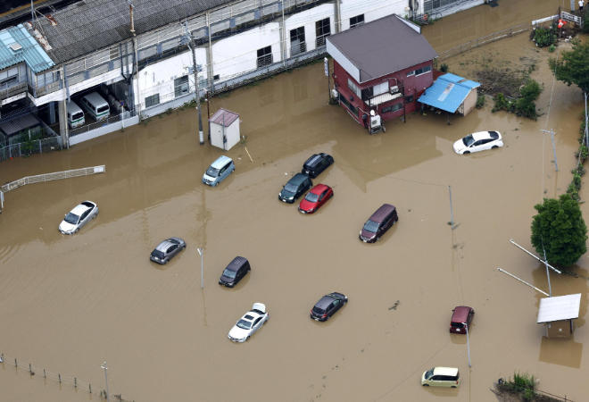 日本千叶县破纪录暴雨酿洪灾,40万人受灾8人死亡
