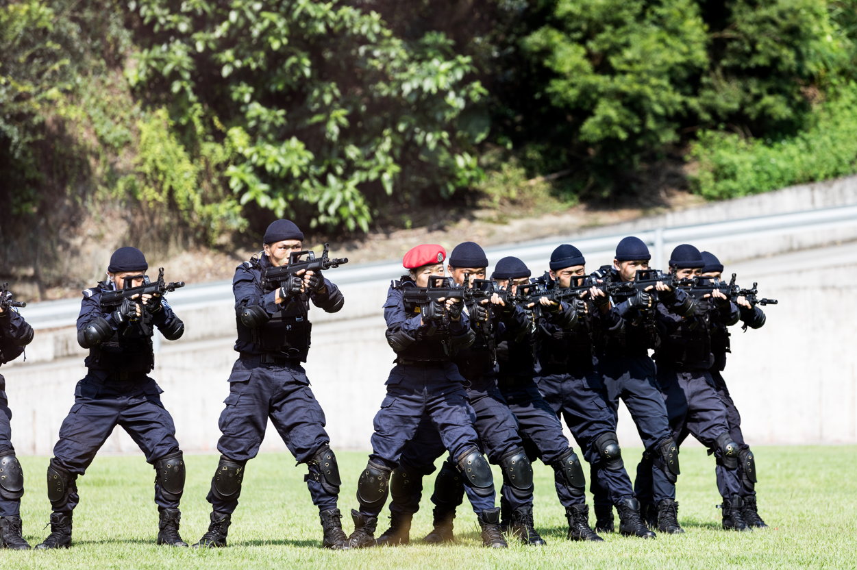 特警战力赢喝彩 少警热情燃警营 深圳公安举办2026年常态化警营开放日特警支队专场活动