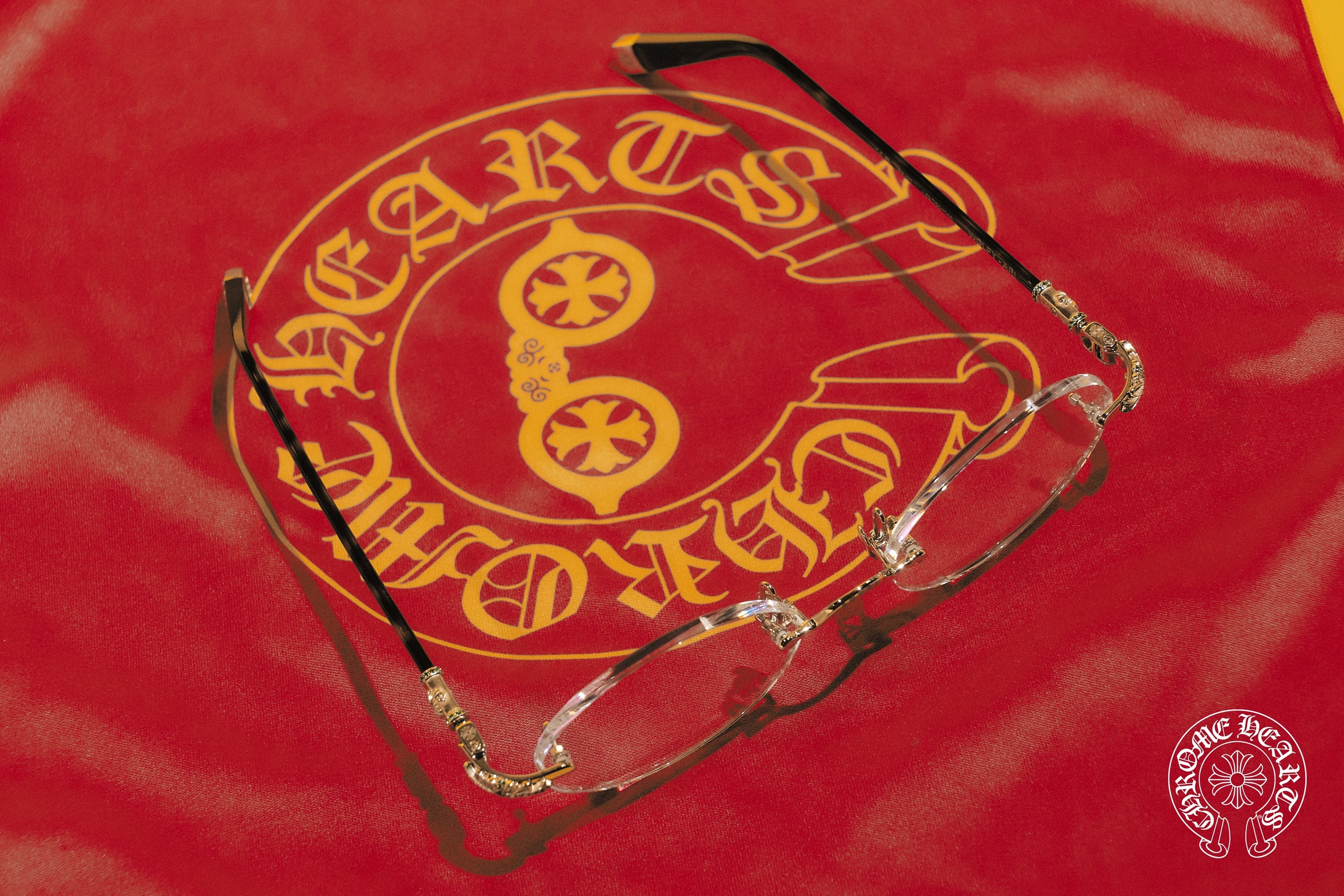 溥仪25周年压轴企划:和CHROME HEARTS隆重呈献专属纪念款眼镜