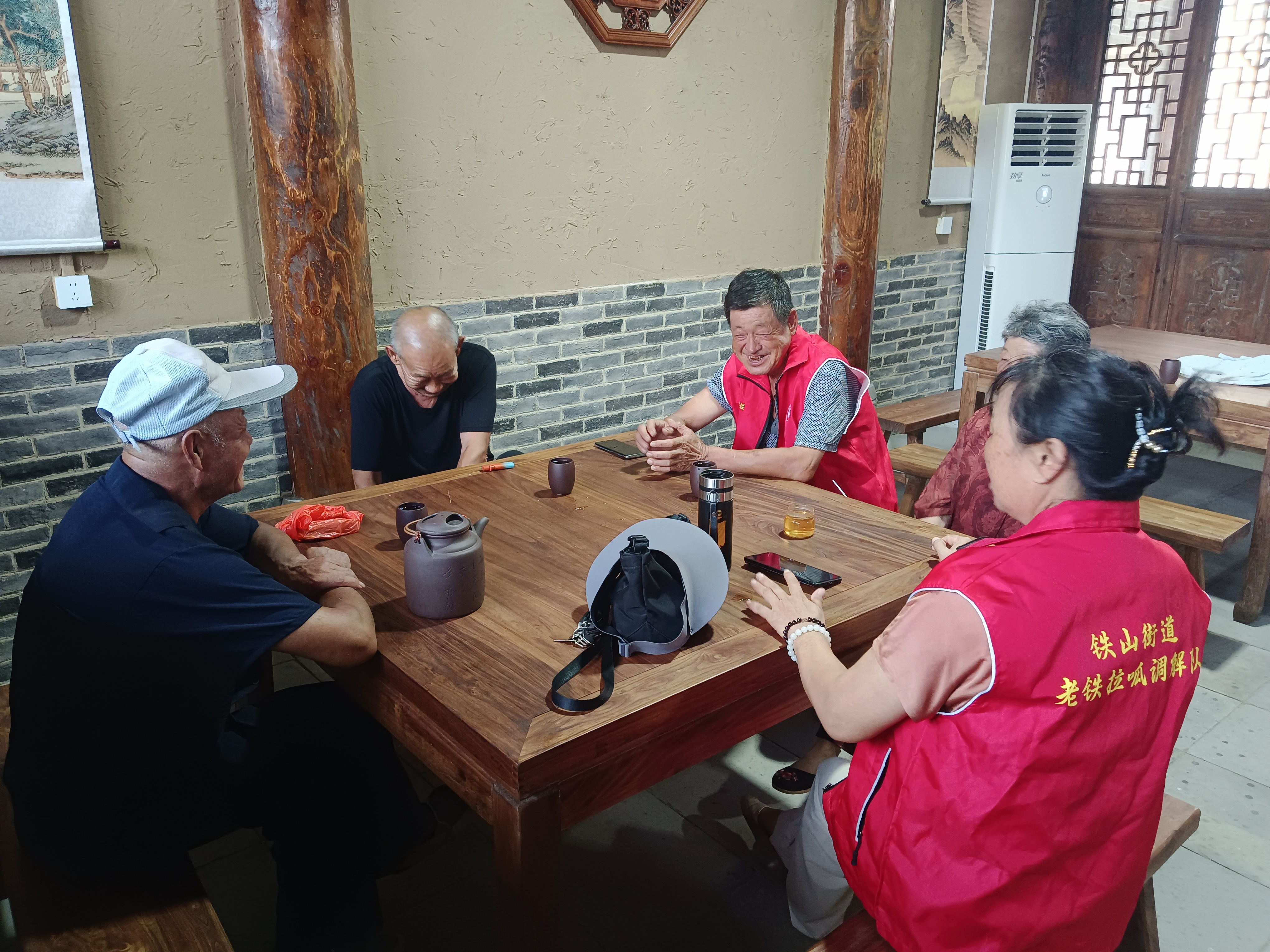 青岛乡里乡亲|文明乡风好人好事 “暖心老铁”志愿队:银发聚微光,点亮山里新风光