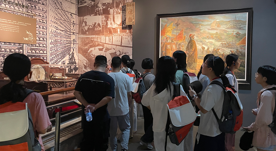 触摸岭南文脉，展望创新蓝图——西乡街道开展青少年双馆研学之旅