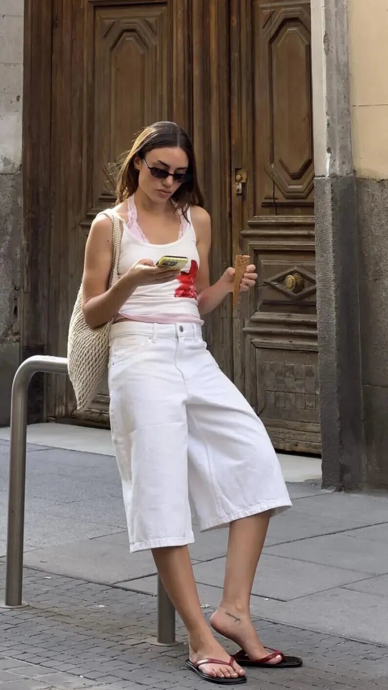 为什么时髦女孩都爱细吊带？