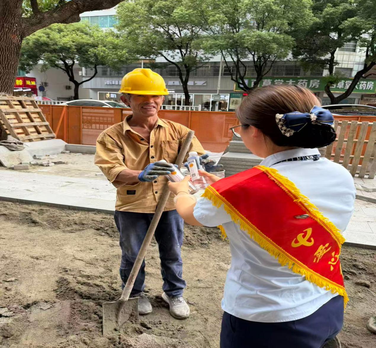 池州秋浦路厅爱心翼站