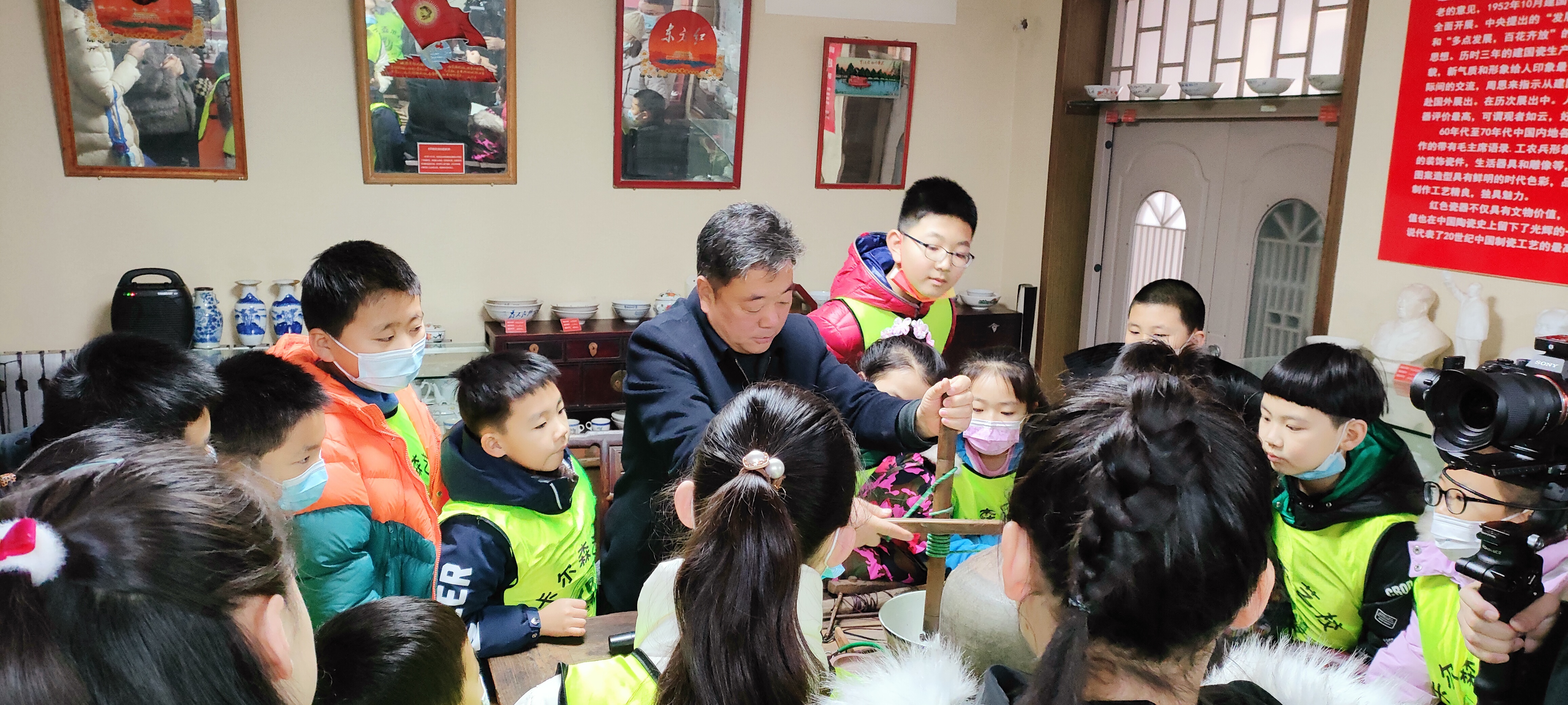 青岛乡里乡亲丨乡土文化带头人 杨建东:一钉锔红瓷, 一馆守初心