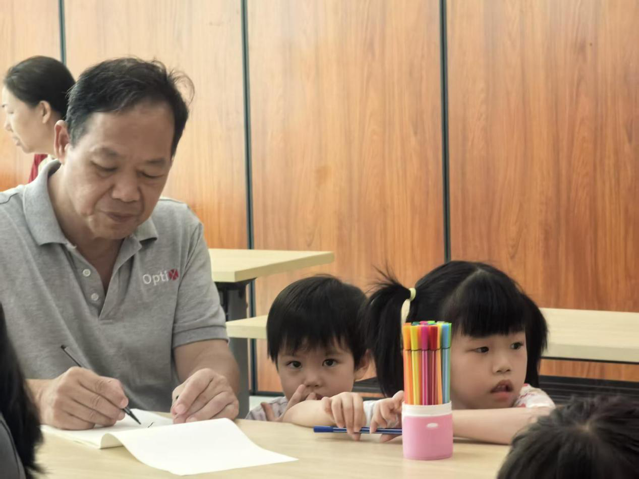 读懂孩子色彩里的秘密 西乡街道庄边社区用绘画打开亲子沟通新方式