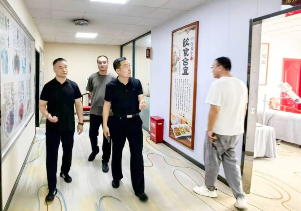 政企协同赋能中医药现代化 东阿县调研团走进成颐堂共拓艾灸产业新赛道