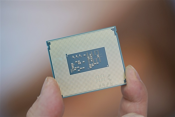 DDR5太贵逼退玩家!13、14代酷睿需求暴涨断货:Intel都没想到