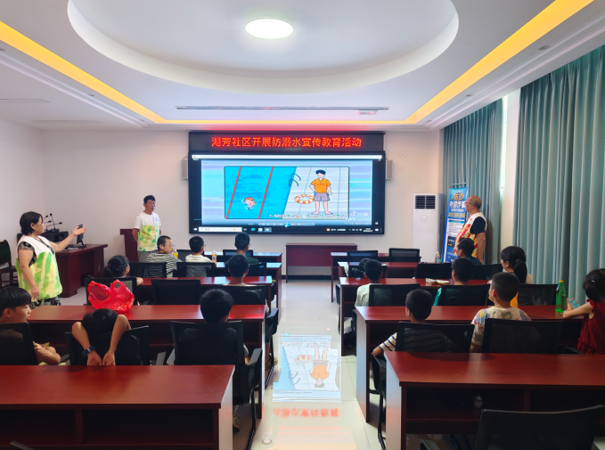 南昌县：公益托管防溺水 社区影院乐不停