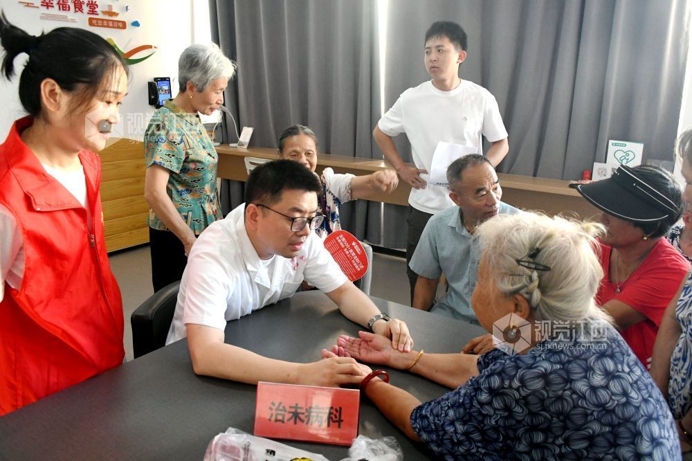 江西南丰：惠民义诊进社区（图）_凤凰网