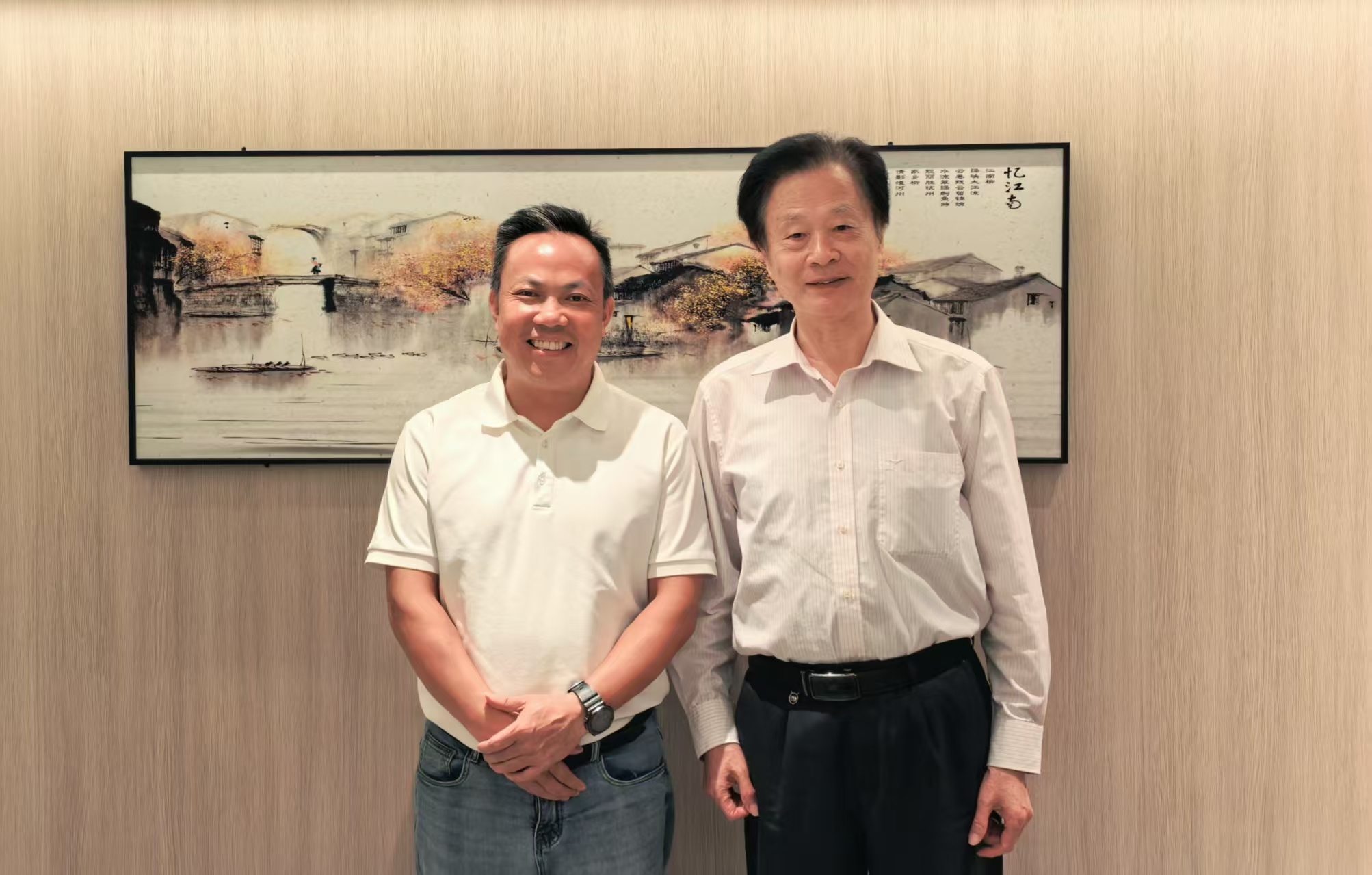 杨宏海与长汀县客家菜“非遗传承人”邱道良先生(左)合映