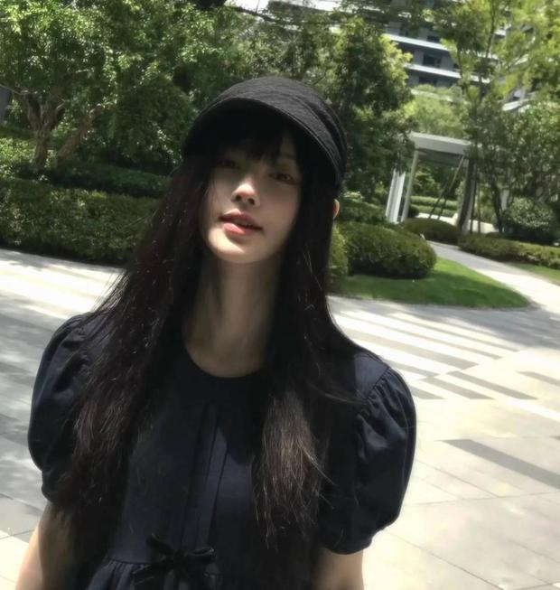 鞠婧祎私下氛围感拉满。
