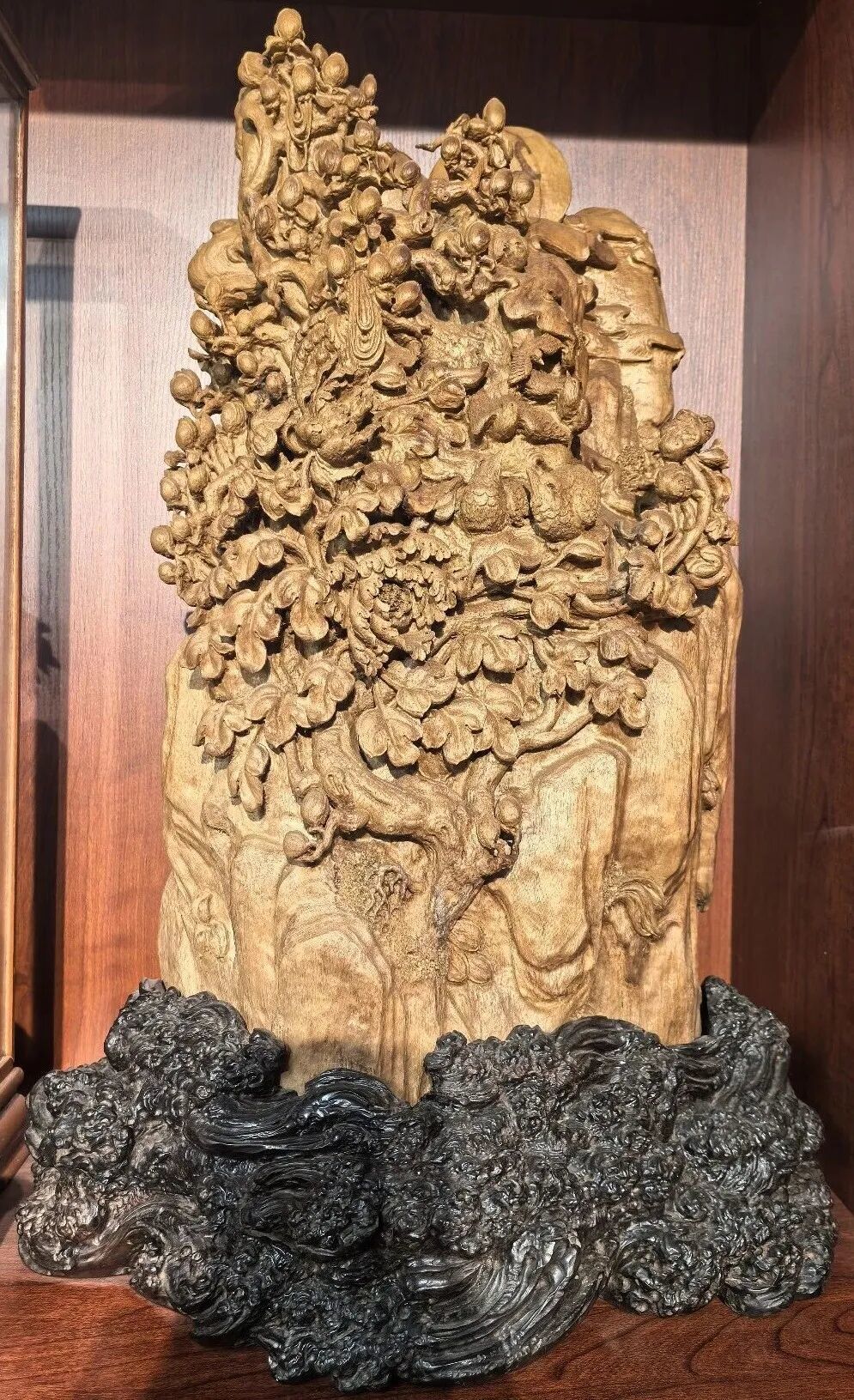 徐志兰木雕《盛世芳华・万象争春》