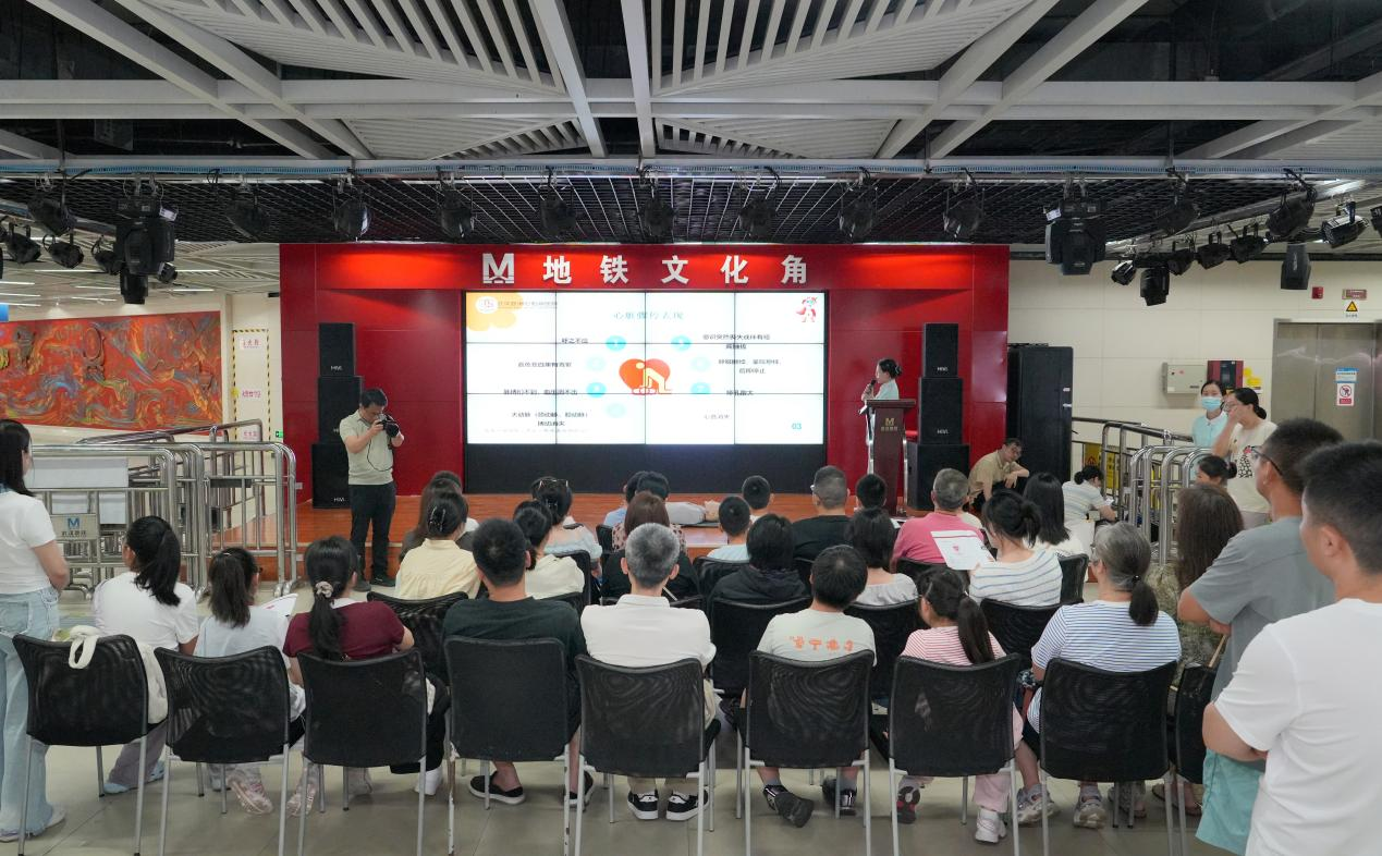 洪山广场地铁站连开两场培训，深受孩子和家长好评