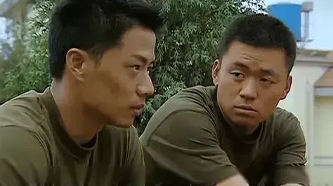 段奕宏喊王宝强 “宝宝” 秀《士兵突击》老友情谊
